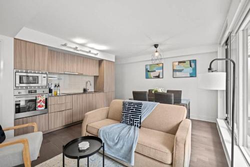 Bay Cloverhill Apartment | Private Terrace With Cityscape Views