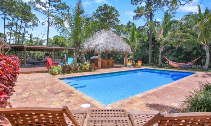 Hunt Club House | Private Tropical Paradise Guesthouse!
