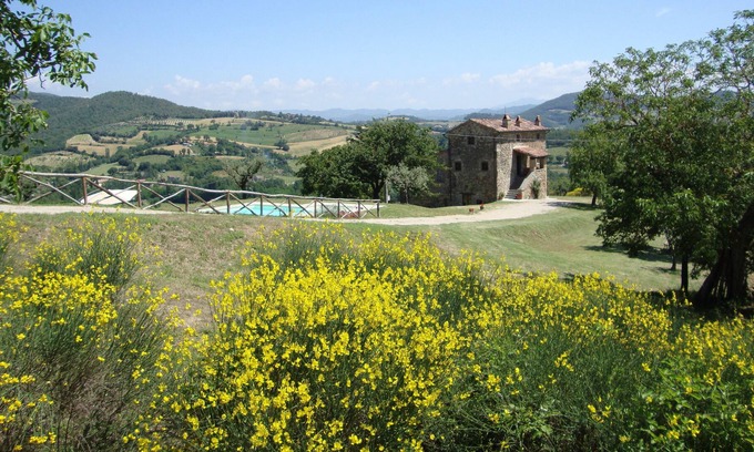 Bivio Lugnano House | Private Tuscan Farmhouse with 360deg Views