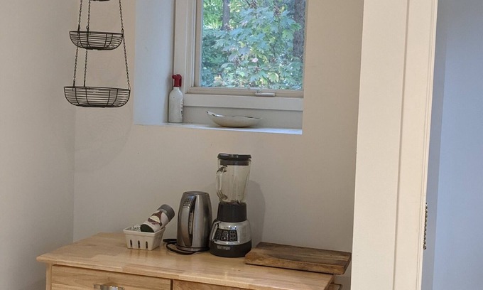 Takoma Park House | Private two story guesthouse in Takoma Park