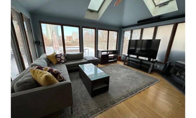Downtown Minneapolis House | Private urban oasis with amazing downtown views