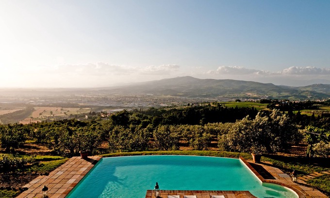 Montelupo Fiorentino Villa | Private villa with unique view in the Chianti area. Infinity pool with Jacuzzi!