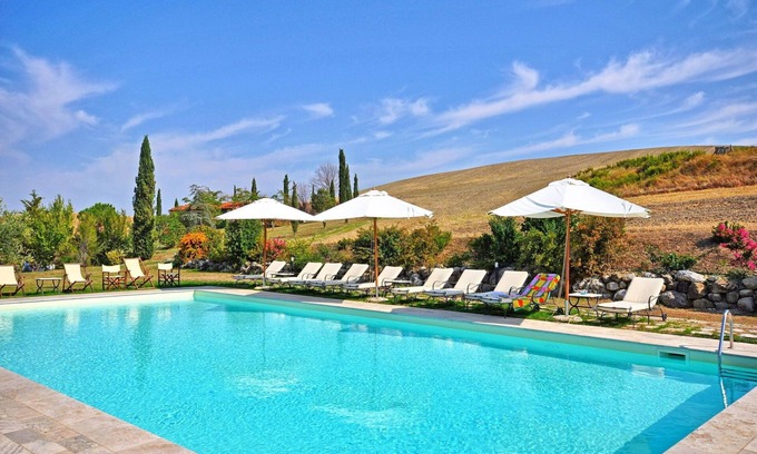 Gallina Villa | Private Villa with private pool, WIFI, TV, patio, panoramic view, parking, close to Montepulciano