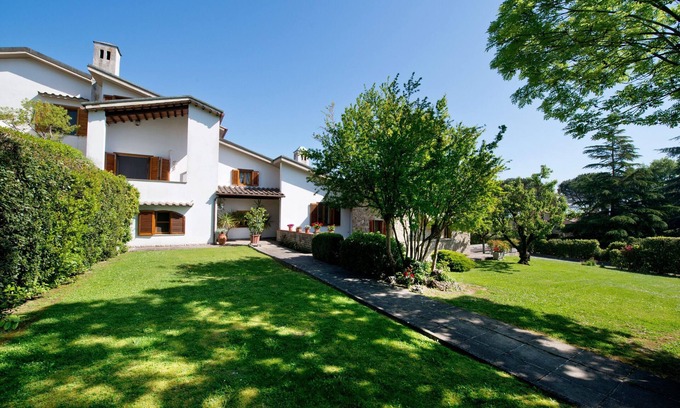 Gambassi Terme Villa | Private villa near Certaldo and San Gimignano with swimming pool and large garden.