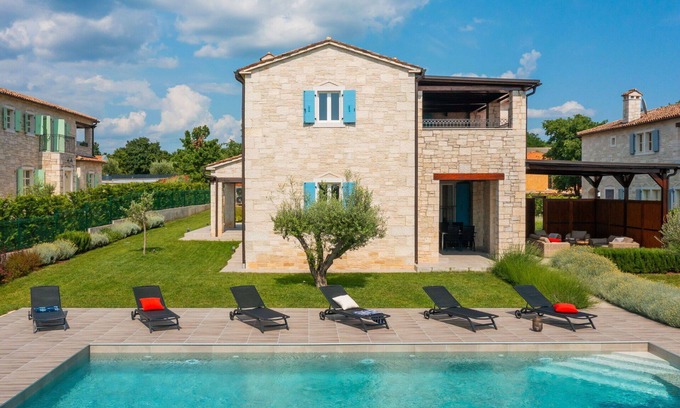 Mofardini House | Private Villa with A/C, private pool, WIFI, TV, terrace, pets allowed, panoramic view, parking