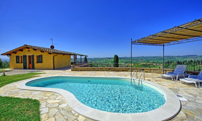 Castelfiorentino Villa | Private Villa with A/C, private pool, WIFI, TV, terrace, pets allowed, panoramic view, parking