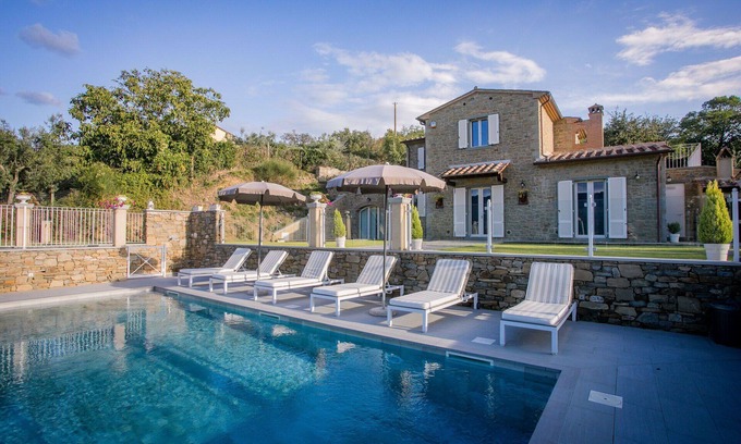 Cortona Villa | Private Villa with A/C, private pool, WIFI, TV, terrace, panoramic view, parking, close to Cortona