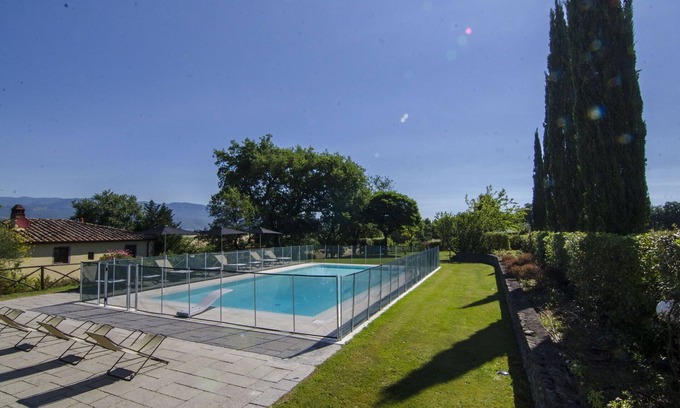 Terranuova Bracciolini Villa | Private Villa with WIFI, hot tub, A/C, private pool, TV, pets allowed, panoramic view, parking