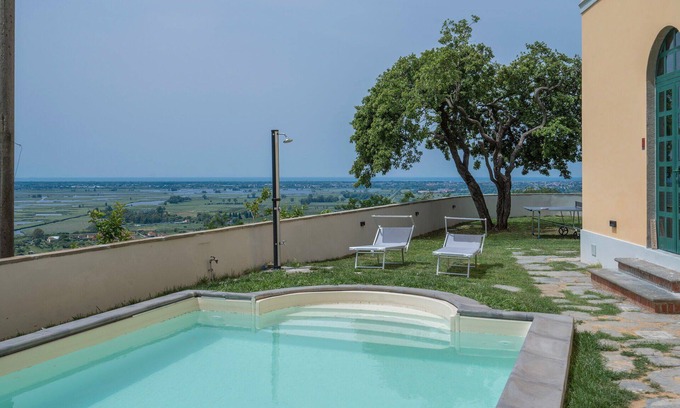 Massarosa House | Private Villa with WIFI, private pool, A/C, TV, veranda, panoramic view, parking, close to Viareggio