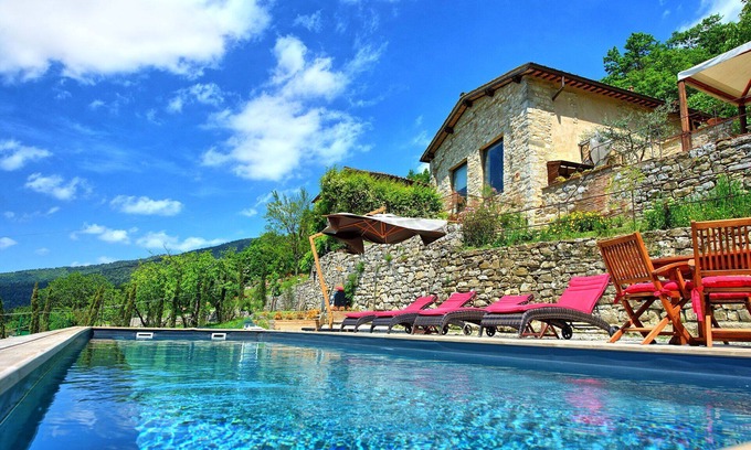 Sesto Fiorentino Villa | Private Villa with WIFI, A/C, private pool, TV, veranda, panoramic view, parking, close to Florence