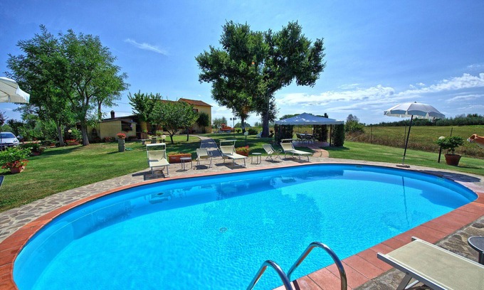 Le Piazze Villa | Private Villa with WIFI, private pool, TV, pets allowed, panoramic view, parking, close to Arezzo