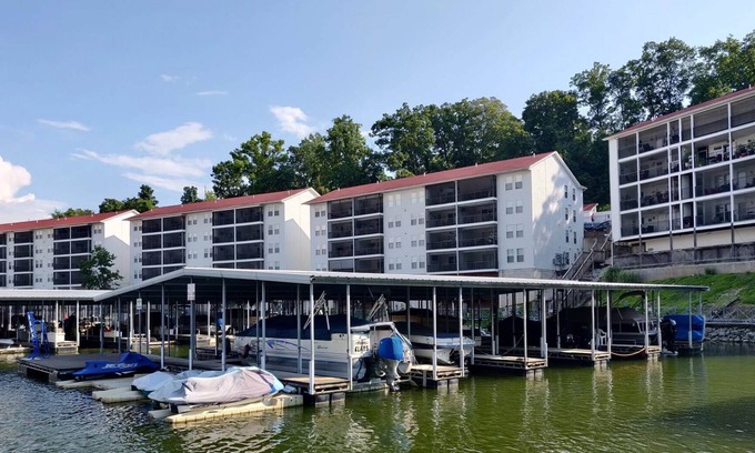Lakeland Condo | Private Waterfront Condo on Lake Ozark