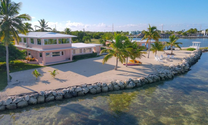 Long Key House | Private Waterfront Home, Heated Pool, Beach, Tiki w/Grill, Dock, Kayaks, Sunset