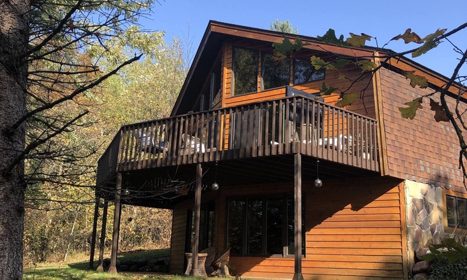 Solon Springs Cabin | Private Wisconsin getaway 25 minutes from Hayward with hot tub!