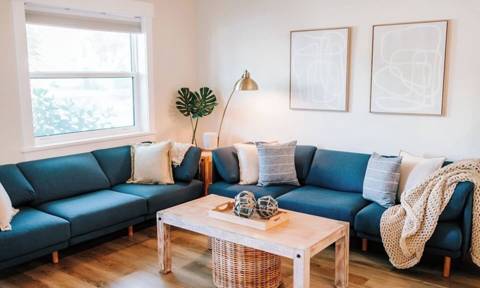 Dunedin Cottage | Private Yard Walk to Downtown Dunedin & Waterfront Pets Ok - Barefoot Parrot 2