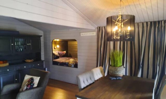 Hitzum Cabin | Prive Jacuzzi, Cows, Dairyfarm, Relaxing, Sleeping