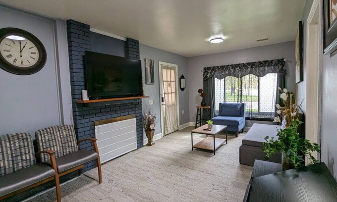 Kalamazoo Apartment | Privy Cozy Suite #3
