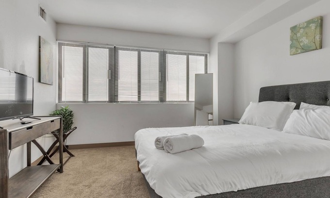 Downtown Harrisburg Apartment | Professional 2br apartment I Near Hospitals