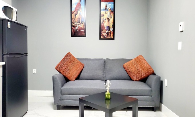 Newton House | Professional Stays Cozy Private 1BED Suite in Surrey- Major attractions nearby