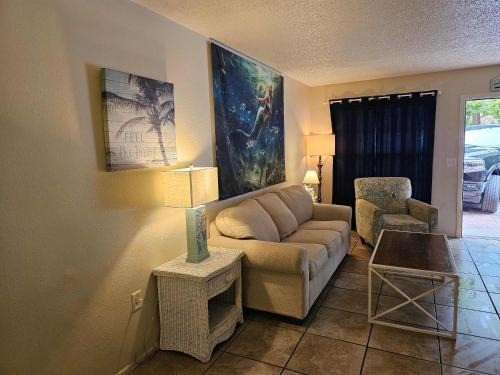 Crystal River Apartment | Professor Rousseau's Mermaid Lagoon