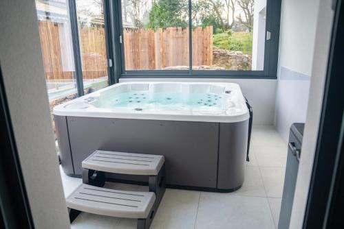 Vertou House | Projecteur sur ma bulle - Studio Viens dans ma bulle avec JACUZZI privé