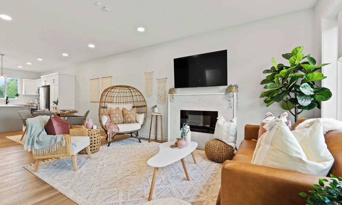 Sylvan Lake House | Promenade | 3BR | BBQ, Fire Pit | Near the Beach!