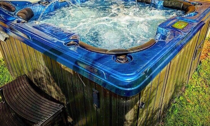 Rochester House | PROMO 5% WEEKLY/10% MONTHLY DISCO Suburban Ranch with Hot Tub Mins away from RIT