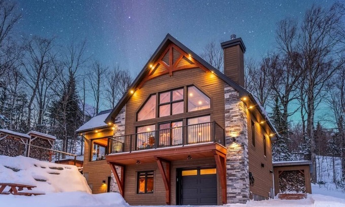 Saint-Philemon House | Promontoire-29 Mountain chalet with a hot tub