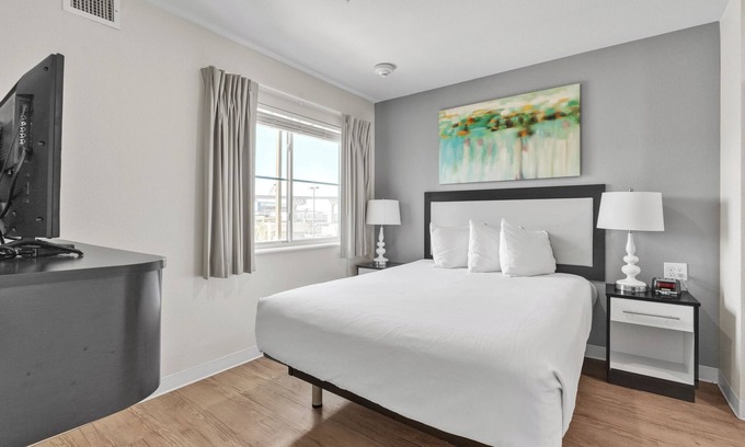 Far North Central Apartment | Properties by Preston I Comfy 2 Bed 2 Bath