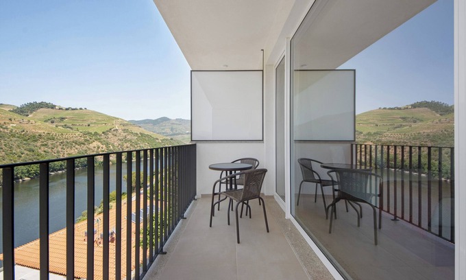 Armamar Resort | Property In A Holiday Village 'Quinta Da Pedra Caldeira G' with Mountain View and Air Conditioning