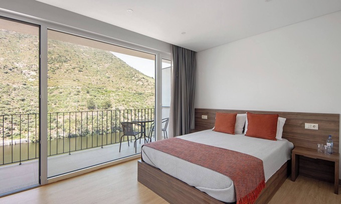 Armamar Resort | Property In A Holiday Village 'Quinta Da Pedra Caldeira C' with Mountain View and Air Conditioning