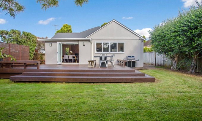 Point Chevalier House | Prosper Point Home with BBQ, Patio and Parking