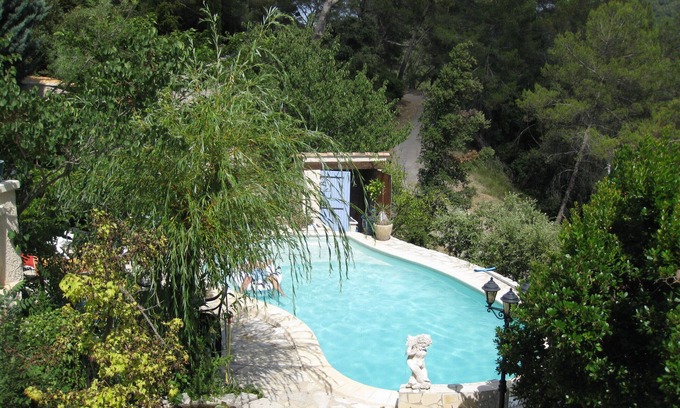 Carces House | Provencal farmhouse in natural stones in a wooded hill with swimming pool.