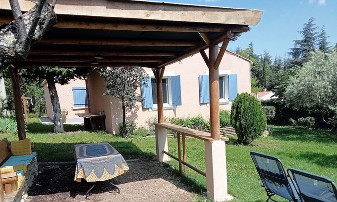 Cruis Villa | Provencal villa, large garden, village of character on the lavender route