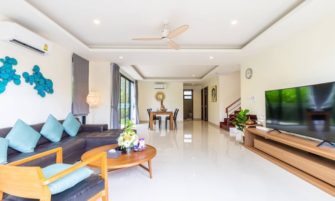 Bang Tao Villa | Provides with modern furnitures and private pool under Banyan Tree brand.