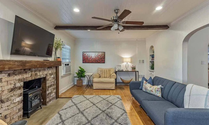 Provo House | Provo Airport, Two Units, Pickleball Close By!