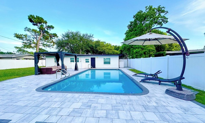 Winter Park House | Prvt Home w/large pool/4Beds/3Baths