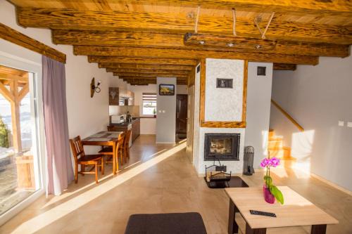 Lesko Cabin | Przystanek Bezmiechowa