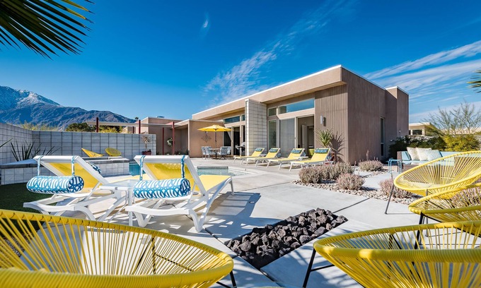 Palm Springs House | PS Paradise: Contemporary Modern Home; Large with Modern Comforts