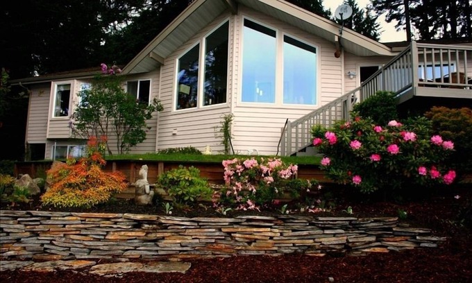 Agate House | Puget Sound Beach House - Gorgeous Waterfront, Views - Beach Access