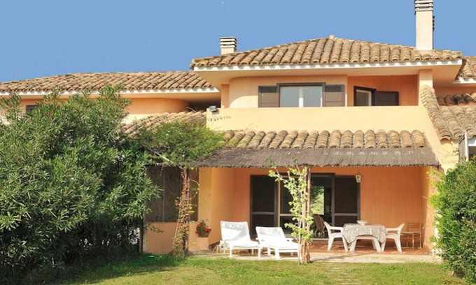 Pula House | Pula sardinia 250 mt from the sea, garden,wifi/fwa, golf 2km, photovoltaic system