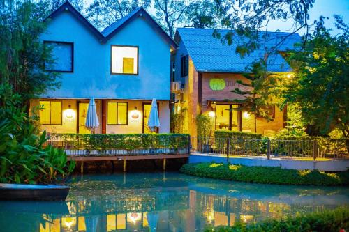 Sam Khok Hotel | Pumpkin Art Town พัมคิน อาร์ต ทาวน์