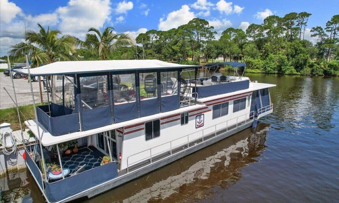 Merritt Island Boat Rental | Pura Vida- Floating Home