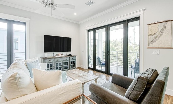 Bowens Addition House | Pure Aquamarine