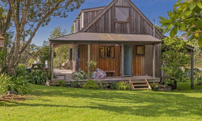 Rings Beach House | Puriri Cottage - Kuaotunu Holiday Home