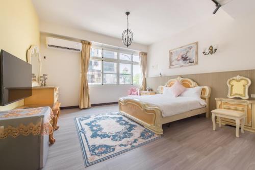 Old Town House | Purple Flower House