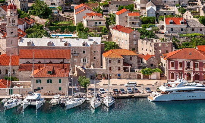 Pucisca Hotel | Puteus Palace Brac