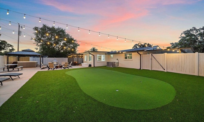 Southgate House | Putt 'n Plunge Paradise: 3/2 House 10 mins to Downtown & 15 mins to Lido Beach