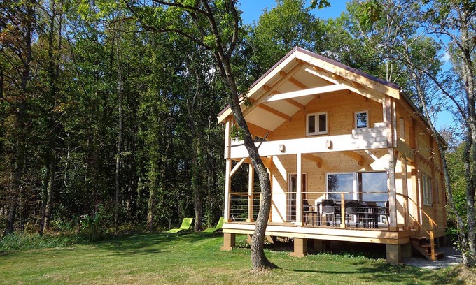 Charensat House | Puy Montaly, chalet "le Pariou", calm, nature, private fishing pond