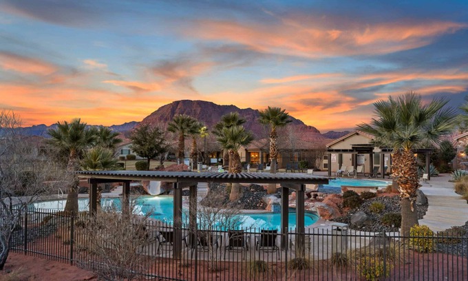 Santa Clara House | PVZ 33|Steps to Pools *Mister's*Pool/Mtn PatioView* Ping Pong * Grill